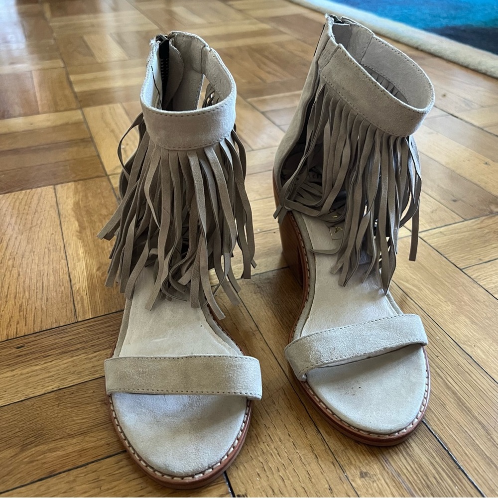 Funky suede heels with fringe